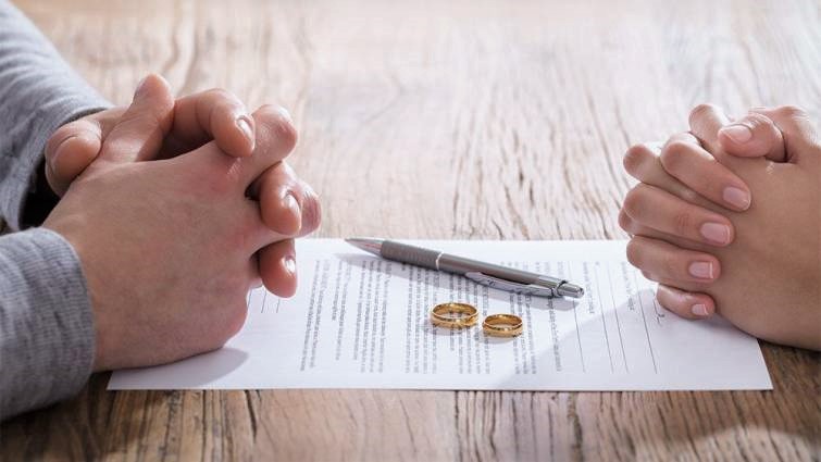 Why should you hire a professional divorce lawyer?